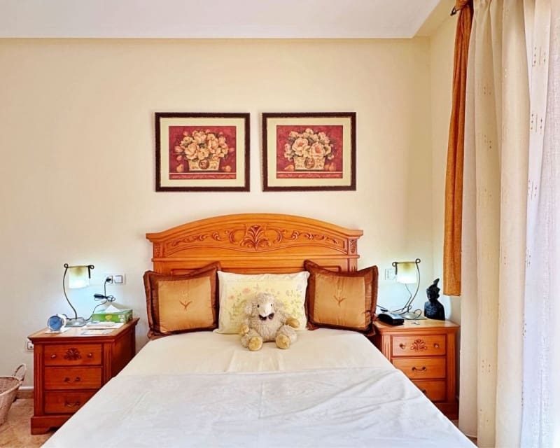 Casa de 3 habitaciones en Villamartin en venta - 275.900 € (Ref: 9724911)