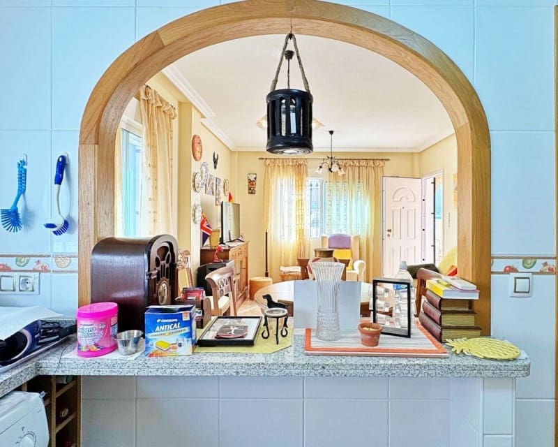 Casa de 3 habitaciones en Villamartin en venta - 275.900 € (Ref: 9724911)