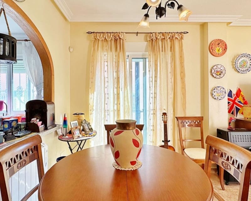 Casa de 3 habitaciones en Villamartin en venta - 275.900 € (Ref: 9724911)