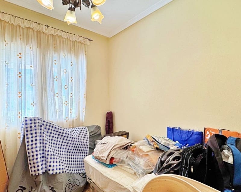 Casa de 3 habitaciones en Villamartin en venta - 275.900 € (Ref: 9724911)