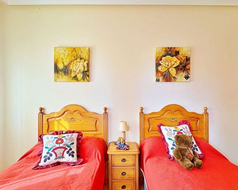 Casa de 3 habitaciones en Villamartin en venta - 275.900 € (Ref: 9724911)