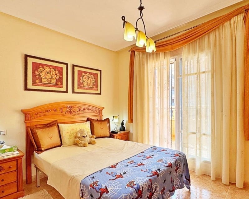 Casa de 3 habitaciones en Villamartin en venta - 275.900 € (Ref: 9724911)