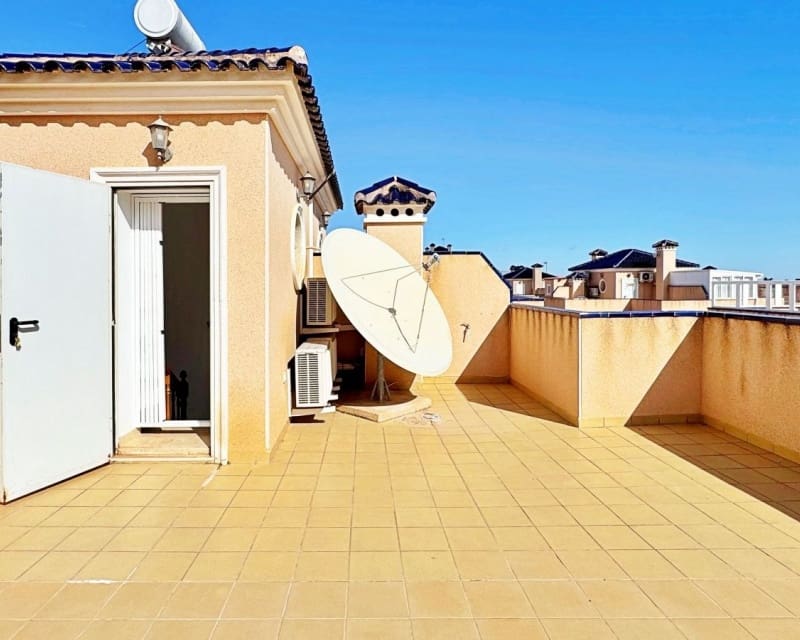 Casa de 3 habitaciones en Villamartin en venta - 275.900 € (Ref: 9724911)