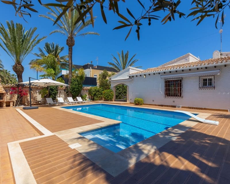 4 slaapkamer Villa te koop in Orihuela Costa - € 749.900 (Ref: 9724913)