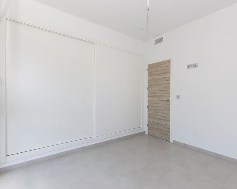 Chalet de 3 habitaciones en Villamartin en venta con piscina - 319.000 € (Ref: 9724914)