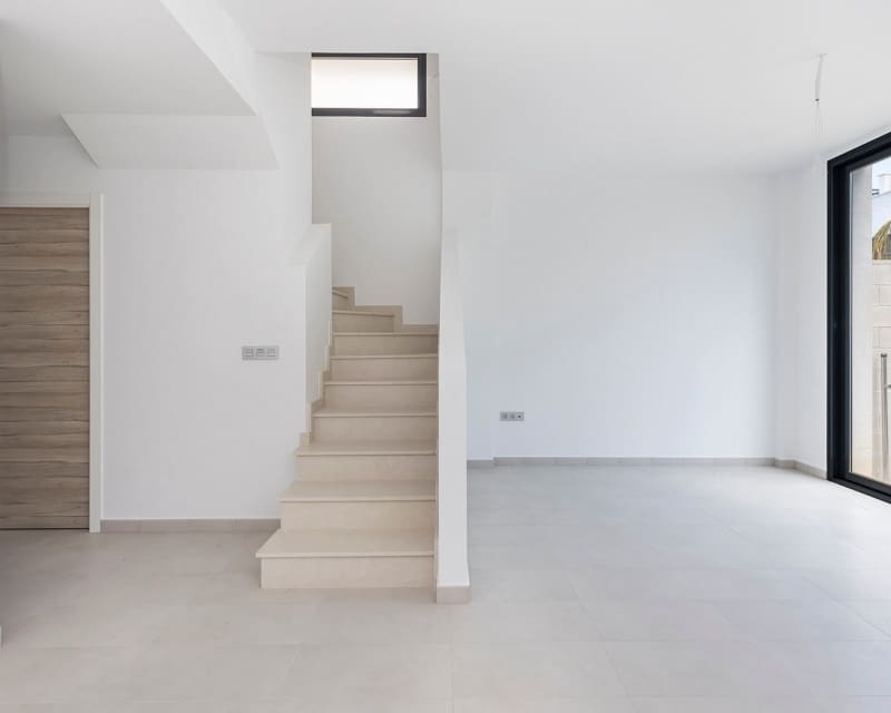 Chalet de 3 habitaciones en Villamartin en venta con piscina - 319.000 € (Ref: 9724914)