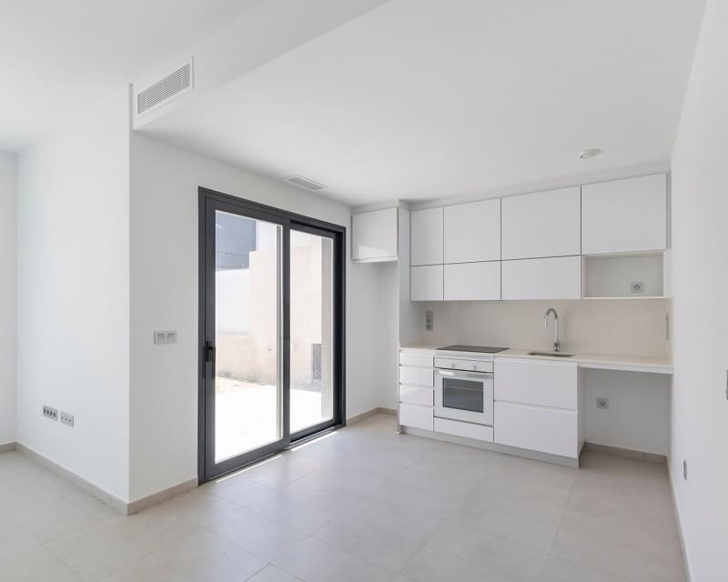 Chalet de 3 habitaciones en Villamartin en venta con piscina - 319.000 € (Ref: 9724914)