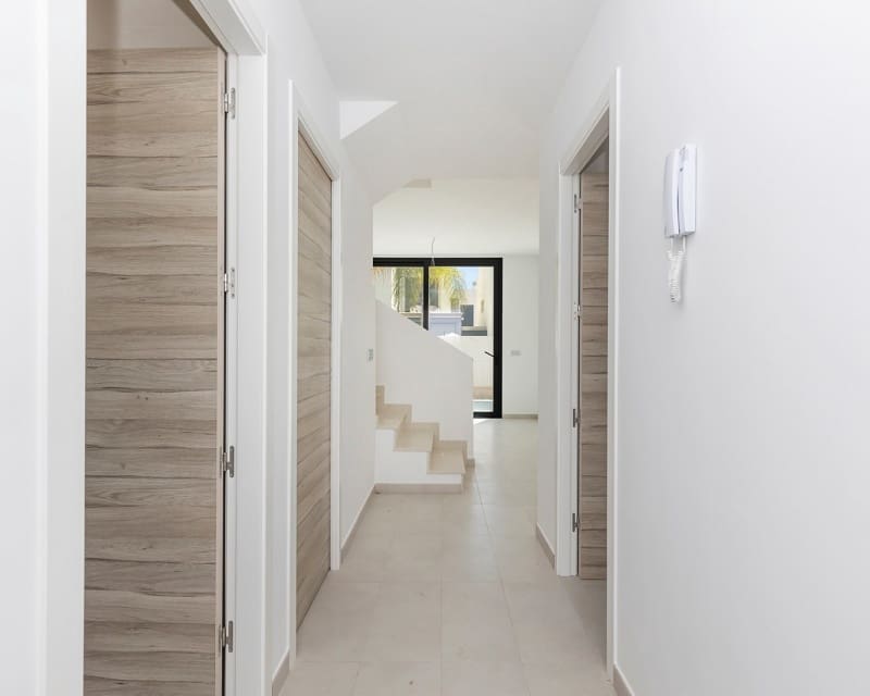 Chalet de 3 habitaciones en Villamartin en venta con piscina - 319.000 € (Ref: 9724914)