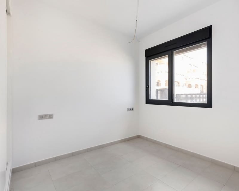 Chalet de 3 habitaciones en Villamartin en venta con piscina - 319.000 € (Ref: 9724914)