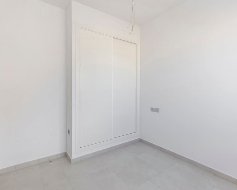 Chalet de 3 habitaciones en Villamartin en venta con piscina - 319.000 € (Ref: 9724914)