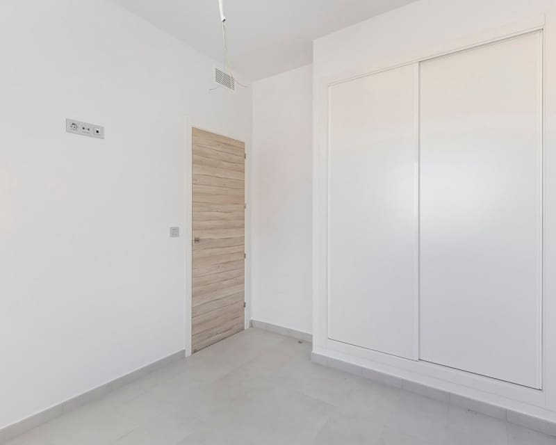 Chalet de 3 habitaciones en Villamartin en venta con piscina - 319.000 € (Ref: 9724914)