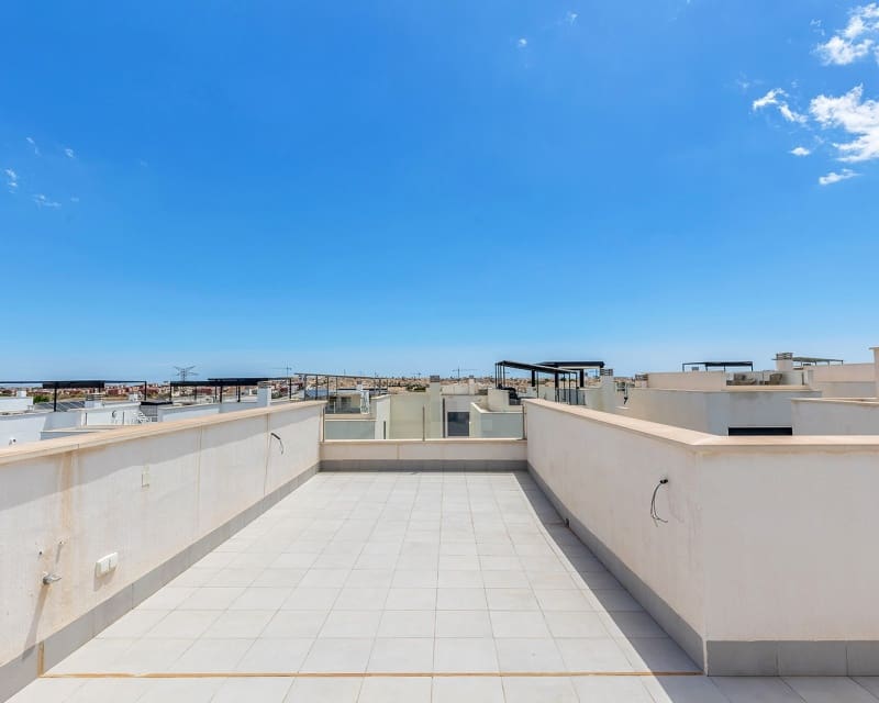 Chalet de 3 habitaciones en Villamartin en venta con piscina - 319.000 € (Ref: 9724914)