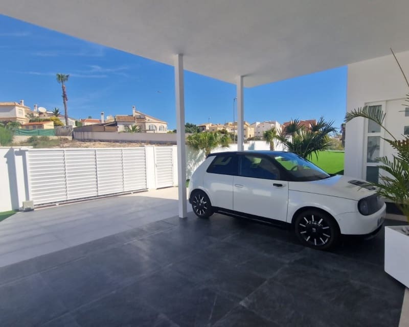 Villa/Maison à vendre à La Marina - 1 590 000 € (Ref: 9724918)