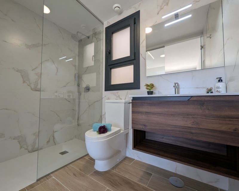 2 bedroom Apartment for sale in Villamartin - € 310,000 (Ref: 9724925)