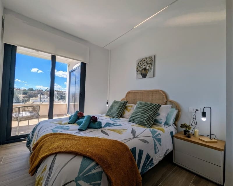 2 bedroom Apartment for sale in Villamartin - € 310,000 (Ref: 9724925)