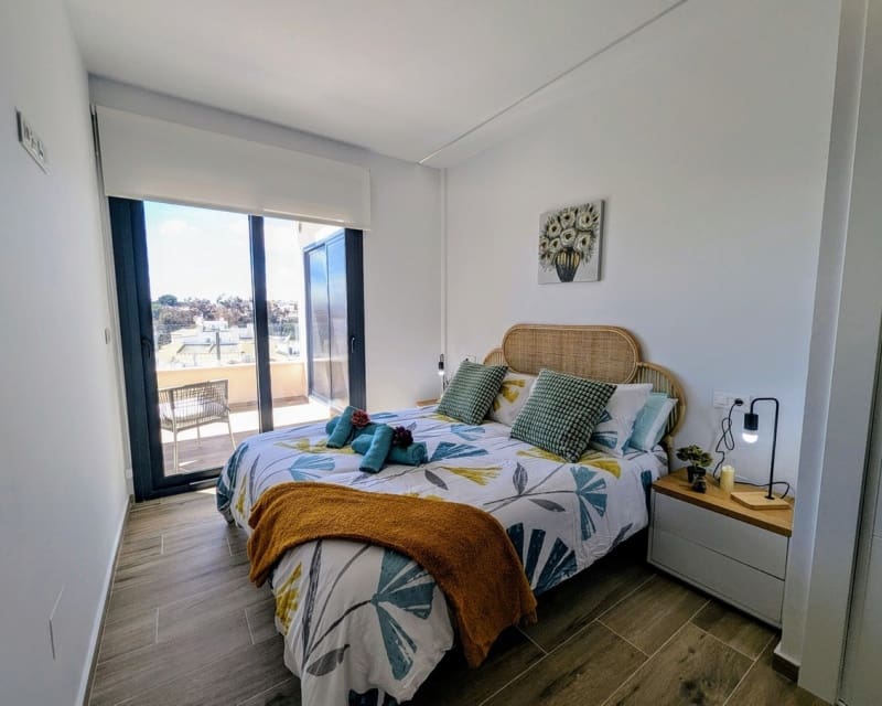 2 bedroom Apartment for sale in Villamartin - € 310,000 (Ref: 9724925)