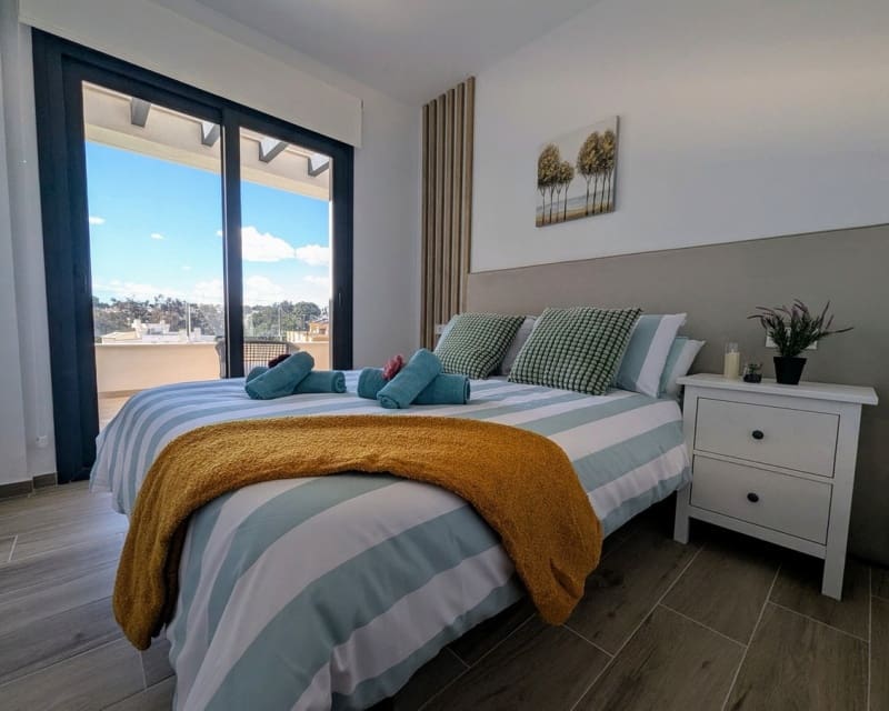 2 bedroom Apartment for sale in Villamartin - € 310,000 (Ref: 9724925)