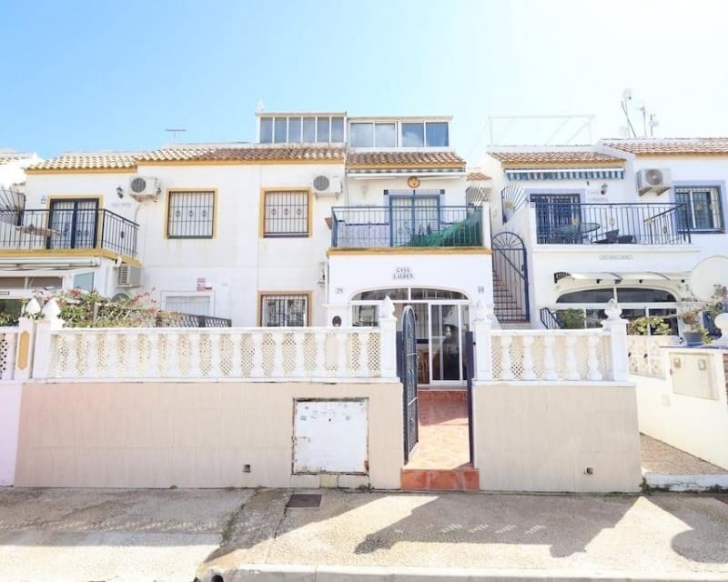 2 bedroom Villa for sale in Torrevieja with pool - € 148,000 (Ref: 9724926)