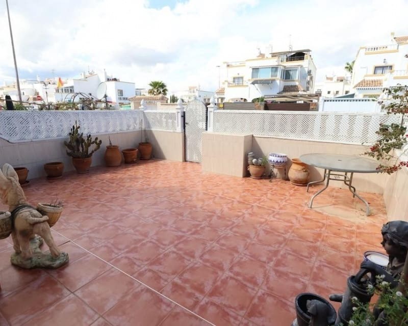 2 bedroom Villa for sale in Torrevieja with pool - € 148,000 (Ref: 9724926)
