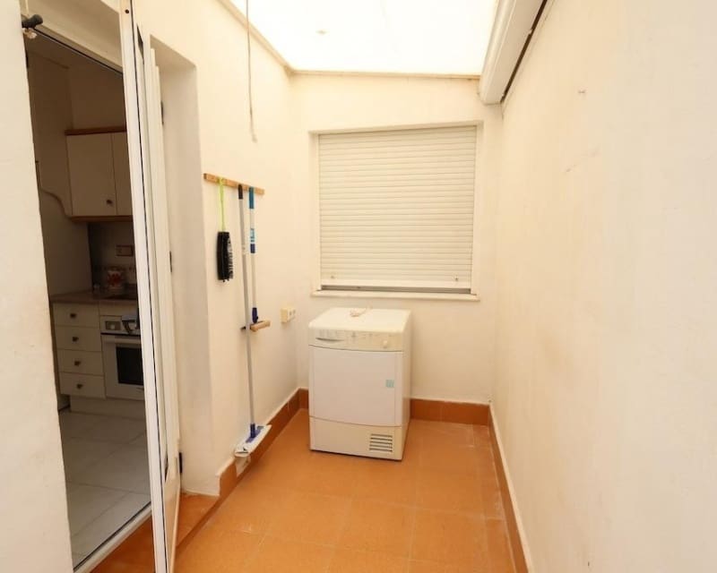 2 bedroom Villa for sale in Torrevieja with pool - € 148,000 (Ref: 9724926)