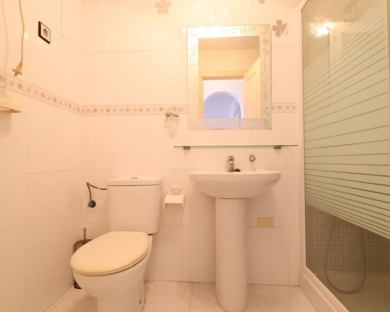 2 bedroom Villa for sale in Torrevieja with pool - € 148,000 (Ref: 9724926)