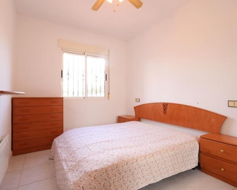 2 bedroom Villa for sale in Torrevieja with pool - € 148,000 (Ref: 9724926)