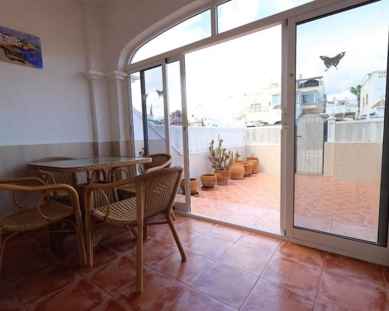 2 bedroom Villa for sale in Torrevieja with pool - € 148,000 (Ref: 9724926)