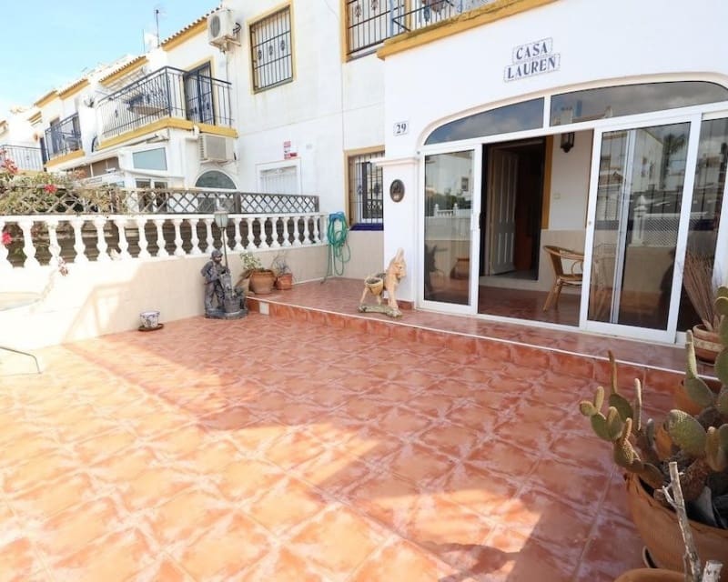 2 bedroom Villa for sale in Torrevieja with pool - € 148,000 (Ref: 9724926)