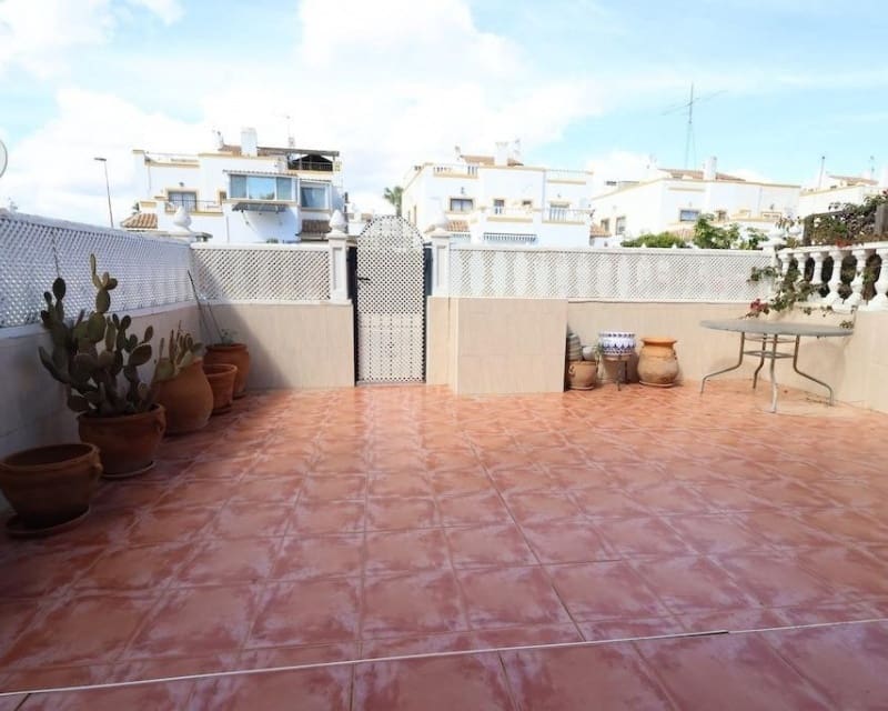 2 bedroom Villa for sale in Torrevieja with pool - € 148,000 (Ref: 9724926)