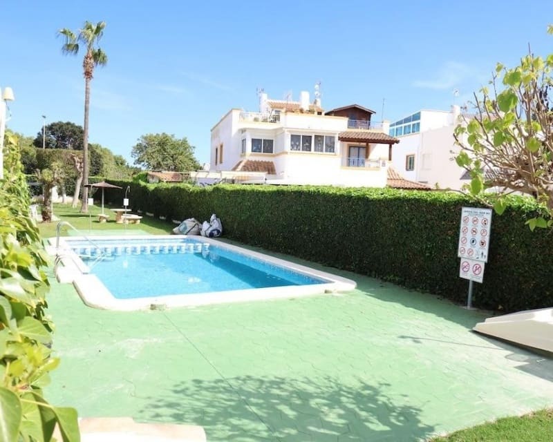 2 bedroom Villa for sale in Torrevieja with pool - € 148,000 (Ref: 9724926)