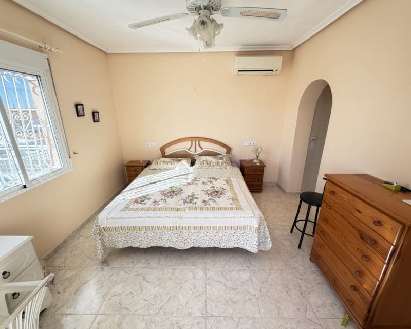 3 makuuhuone Huvila myytävänä paikassa Villamartin mukana uima-altaan - 399 000 € (Ref: 9724929)