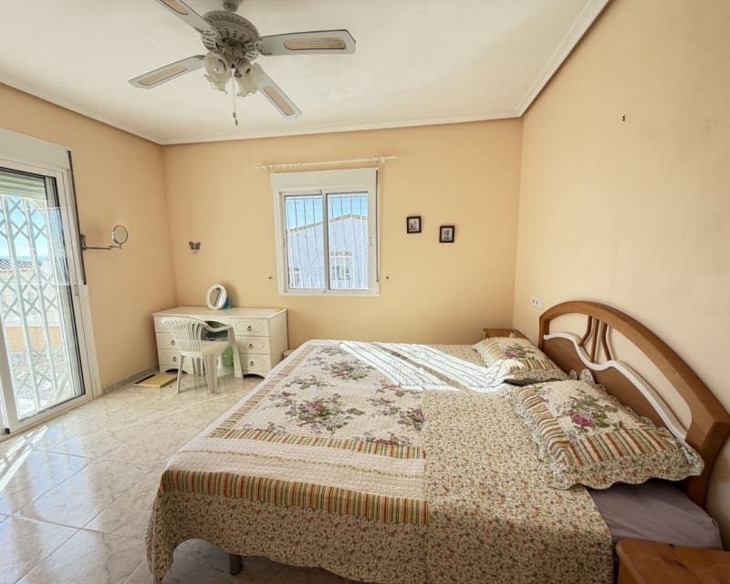 3 makuuhuone Huvila myytävänä paikassa Villamartin mukana uima-altaan - 399 000 € (Ref: 9724929)