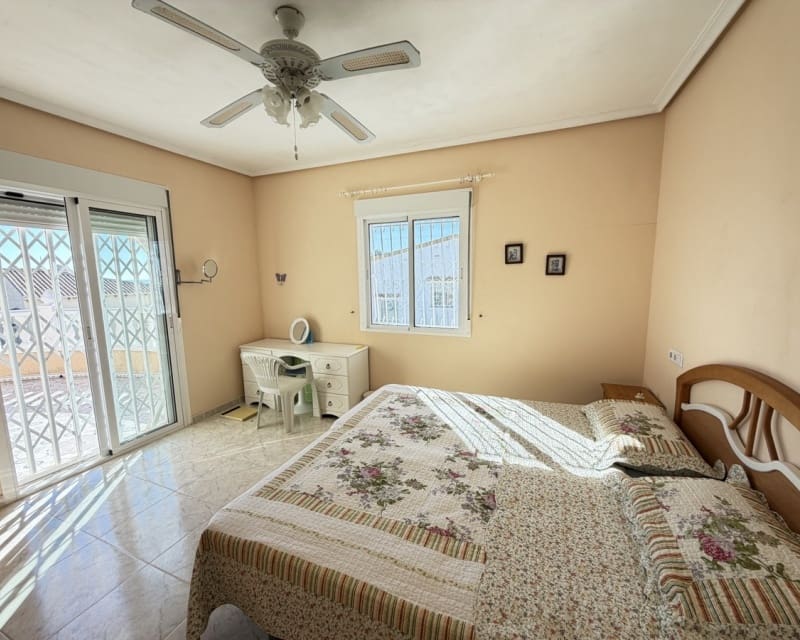 3 makuuhuone Huvila myytävänä paikassa Villamartin mukana uima-altaan - 399 000 € (Ref: 9724929)