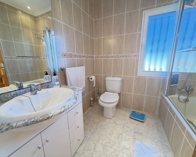 3 makuuhuone Huvila myytävänä paikassa Villamartin mukana uima-altaan - 399 000 € (Ref: 9724929)