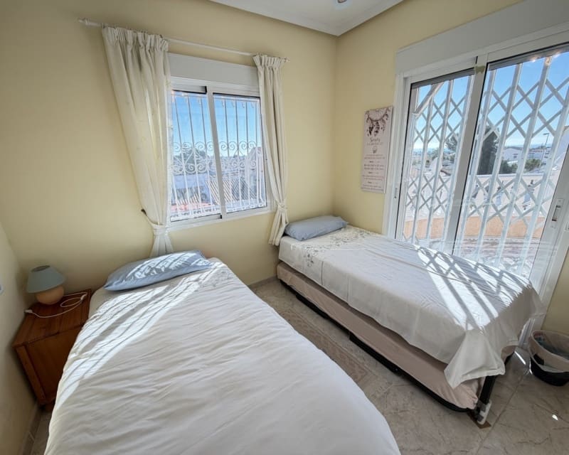 3 makuuhuone Huvila myytävänä paikassa Villamartin mukana uima-altaan - 399 000 € (Ref: 9724929)