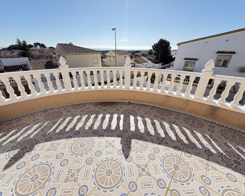 3 makuuhuone Huvila myytävänä paikassa Villamartin mukana uima-altaan - 399 000 € (Ref: 9724929)