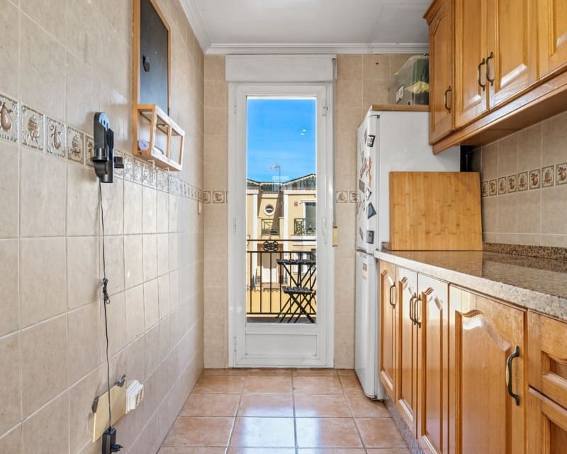 Chalet de 3 habitaciones en Villamartin en venta con piscina - 369.000 € (Ref: 9724937)