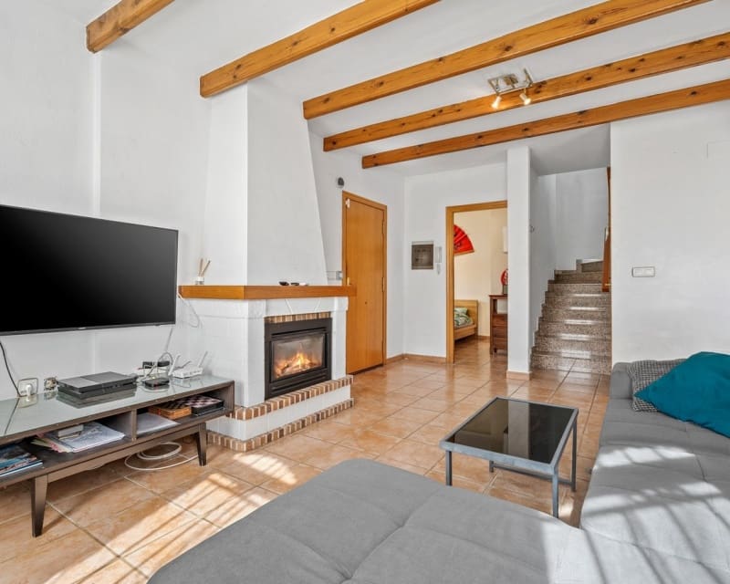 Chalet de 3 habitaciones en Villamartin en venta con piscina - 369.000 € (Ref: 9724937)