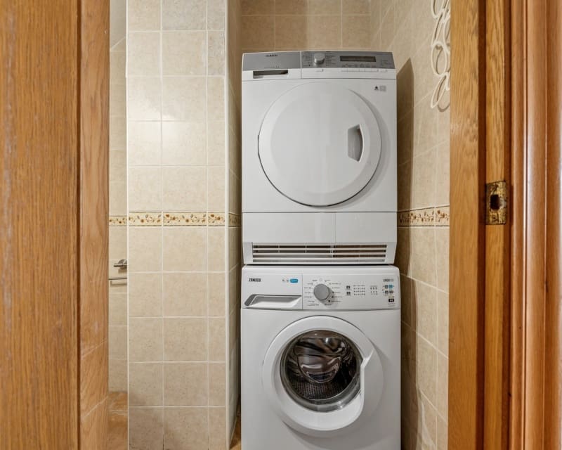 Chalet de 3 habitaciones en Villamartin en venta con piscina - 369.000 € (Ref: 9724937)