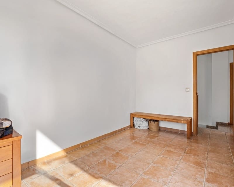 Chalet de 3 habitaciones en Villamartin en venta con piscina - 369.000 € (Ref: 9724937)