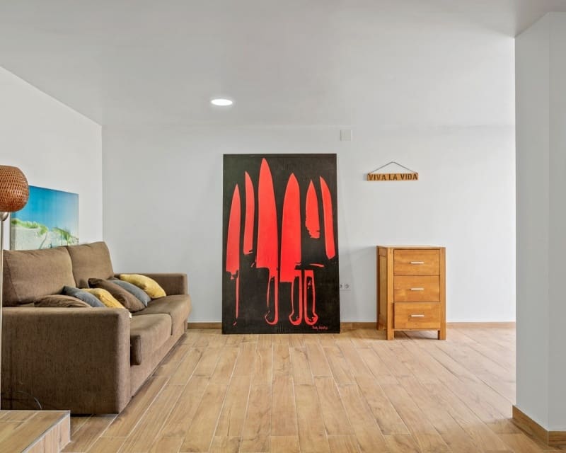 Chalet de 3 habitaciones en Villamartin en venta con piscina - 369.000 € (Ref: 9724937)