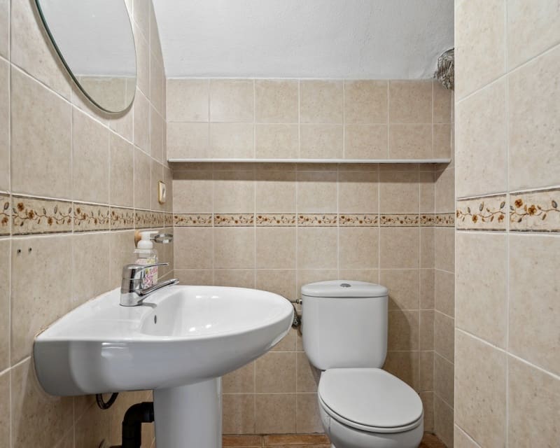 Chalet de 3 habitaciones en Villamartin en venta con piscina - 369.000 € (Ref: 9724937)