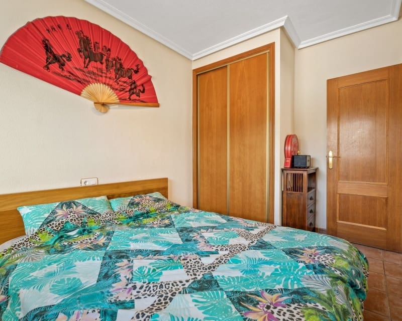 Chalet de 3 habitaciones en Villamartin en venta con piscina - 369.000 € (Ref: 9724937)