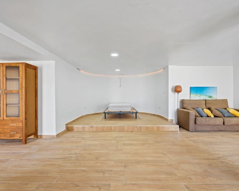 Chalet de 3 habitaciones en Villamartin en venta con piscina - 369.000 € (Ref: 9724937)