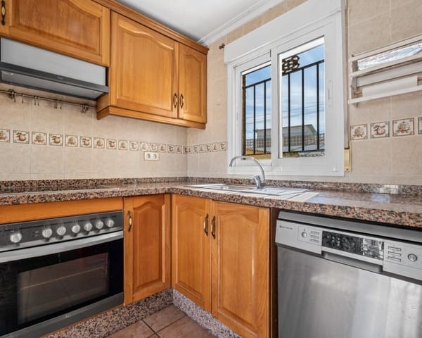 Chalet de 3 habitaciones en Villamartin, Orihuela en venta con piscina - 369.000 € (Ref: 9724937)