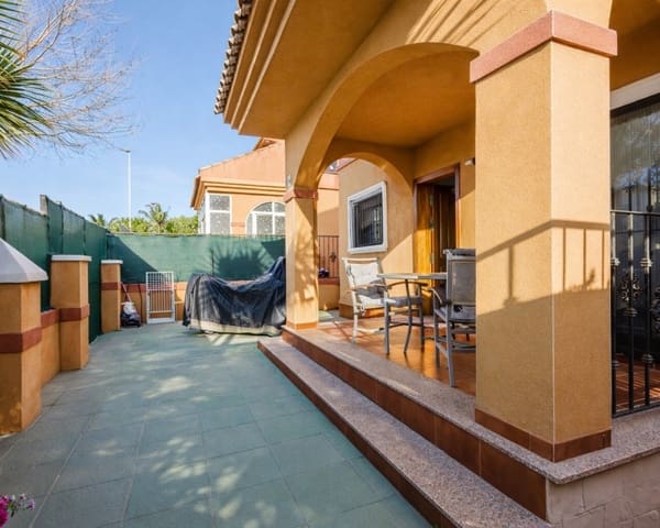 Chalet de 2 habitaciones en Aguas Nuevas, Torrevieja en venta con piscina - 239.000 € (Ref: 9724938)