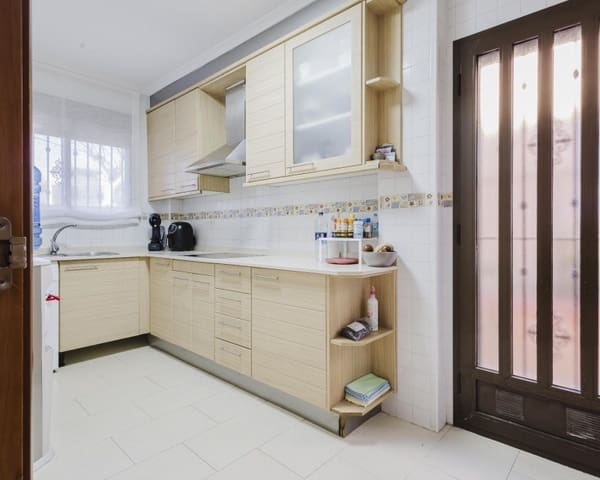 Chalet de 2 habitaciones en Aguas Nuevas, Torrevieja en venta con piscina - 239.000 € (Ref: 9724938)