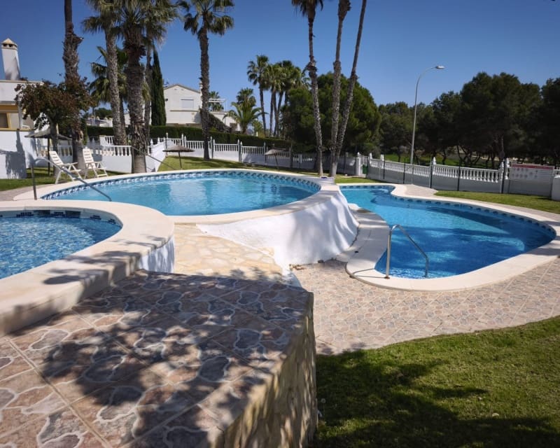 2 bedroom Bungalow for sale in Villamartin with pool - € 229,000 (Ref: 9724956)