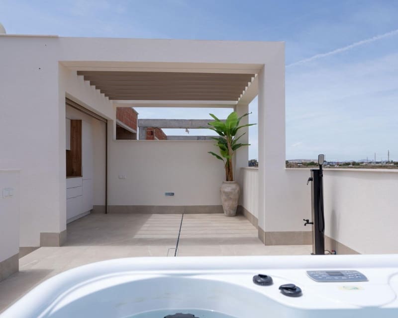 3 slaapkamer Villa te koop in Los Alcazares met zwembad - € 439.000 (Ref: 9725069)