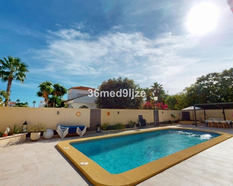 5 bedroom Villa for sale in Los Narejos - € 649,000 (Ref: 9725072)